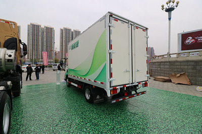 新能源時(shí)代，看我的！乘龍L2 EV輕卡躍市而來(lái)，引領(lǐng)城市配送新變革